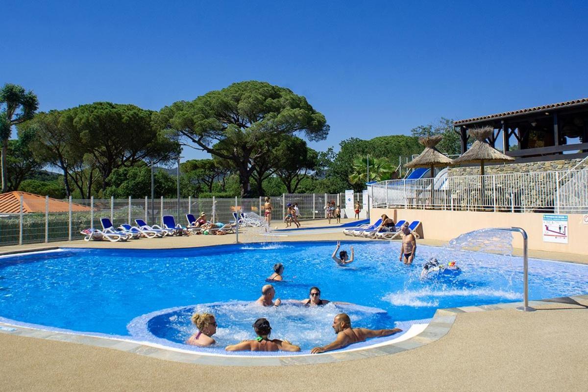 Bungalow Luxe 3 Chambres Surplombant Le Golf De St Tropez Gassin Kültér fotó